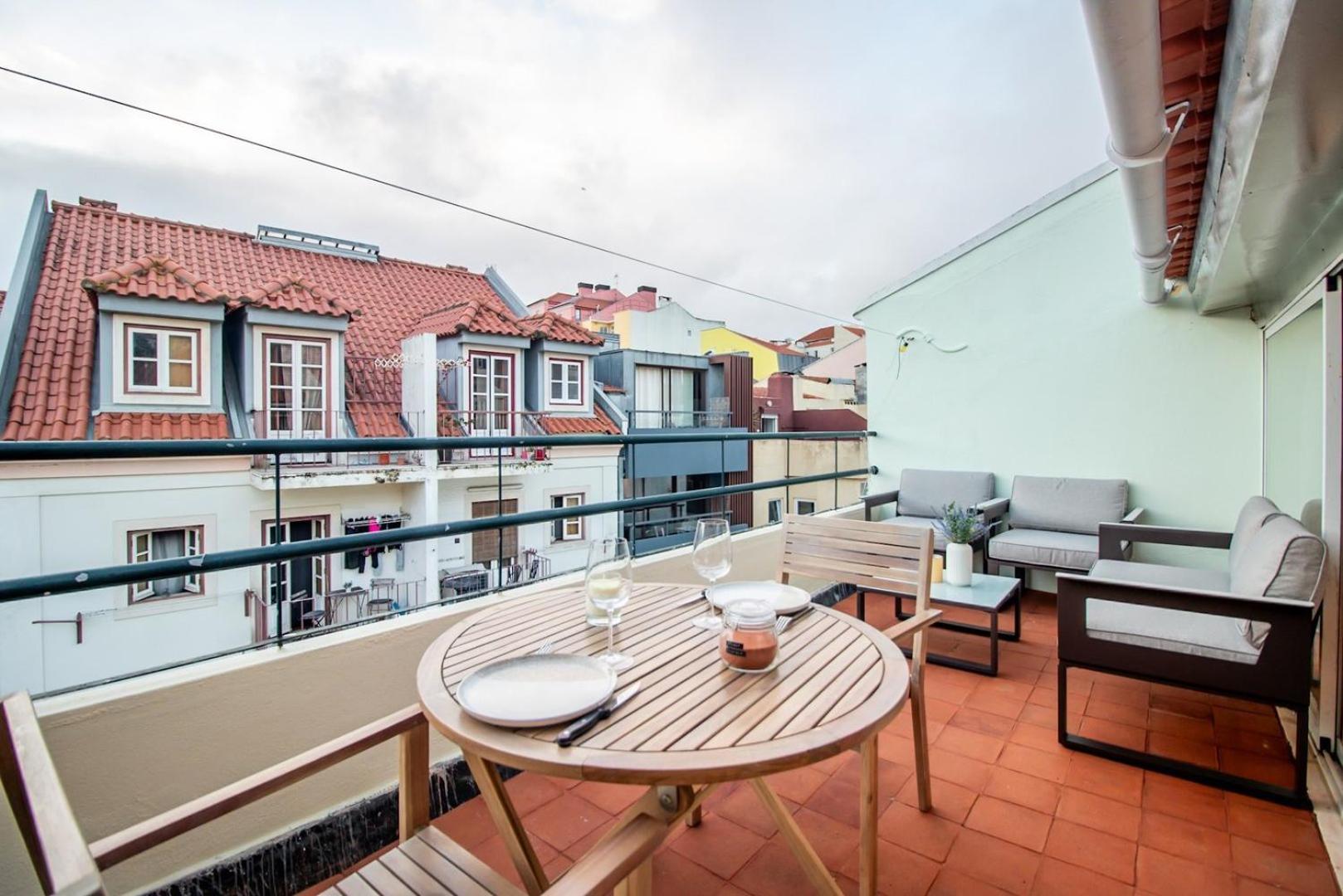 Charming 1br With Terrace Views Of Bridge | By Airnest * Lisboa